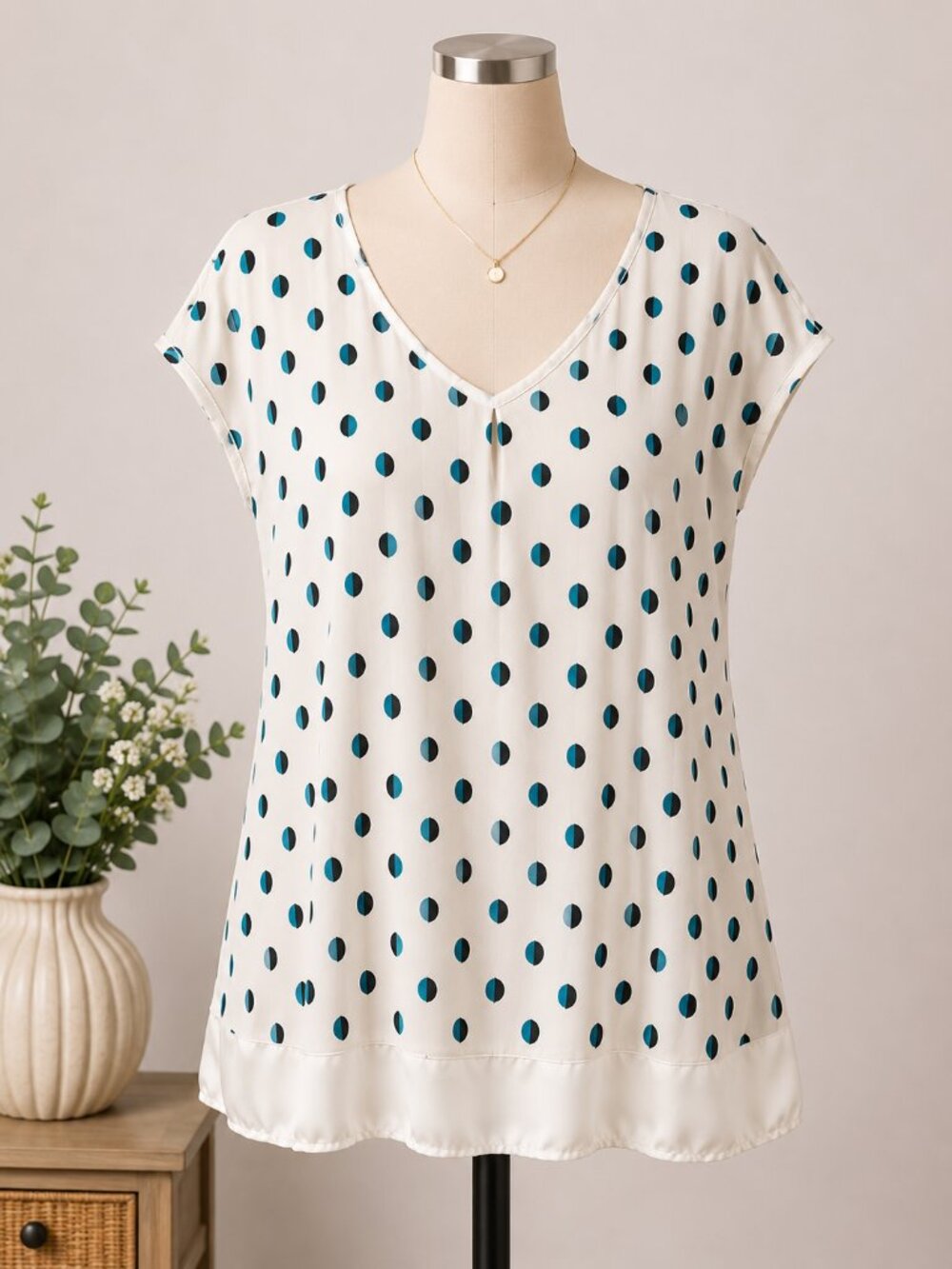 4 for $25 🤍 Ricki's White & Teal Polka Dot Blouse | XL 🤍